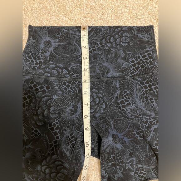 Lululemon Wunder Under Hi-Rise 1/2 Tight *Full-On Luxtreme 17" size 4 - Picture 9 of 10